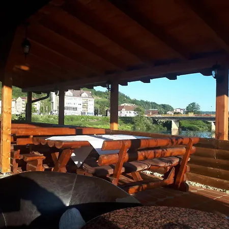 Gradska Plaza Ada * Bosanski Novi