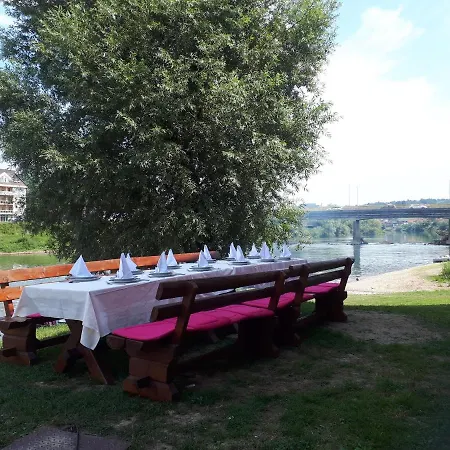 Gradska Plaza Ada Fogadó