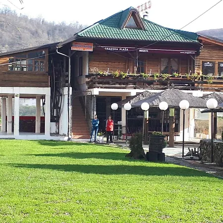 Fogadó Gradska Plaza Ada